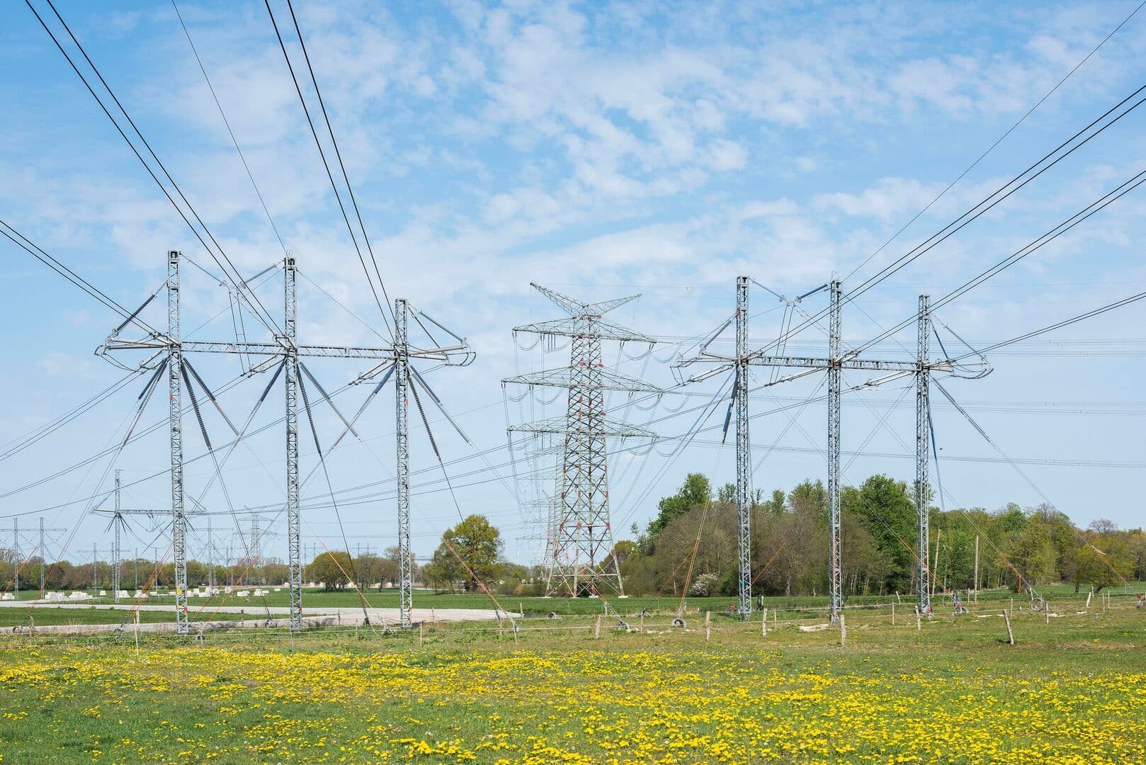 Several TenneT pylons of the Wilhelmshaven Conneforde connection
