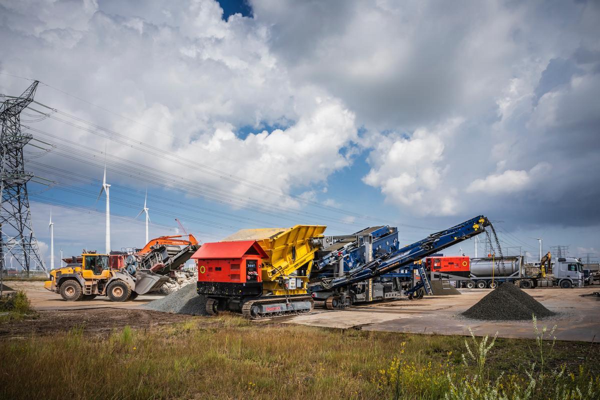 Gebroken beton gaat in de betonzeef